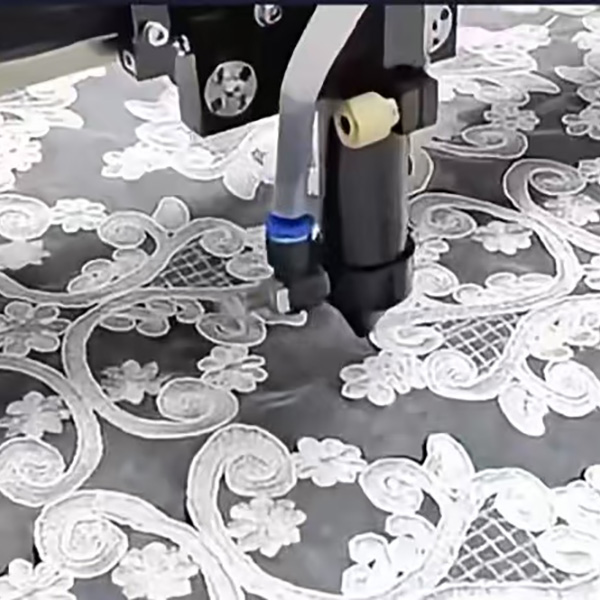 Cutting Lacedaemonium cum Laser Technology: Integration modern et Traditional Techniques