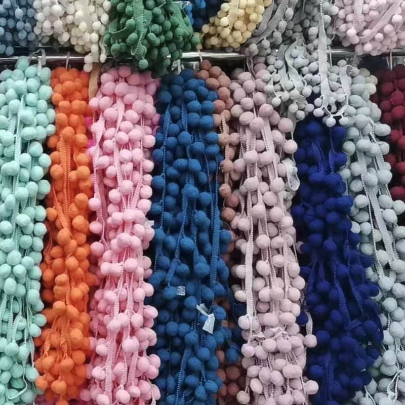 Multi Colores Pila Lacedaemum exornantur Title Pom Pom Trim